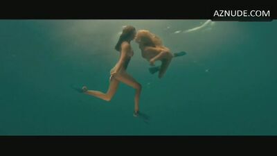 Part 2 Of Kelly Brooke, Riley Steele Full Frontal Plot In Piranha 3D - Film nackt