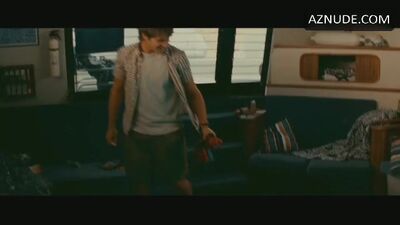 Part 2 Of Kelly Brooke, Riley Steele Full Frontal Plot In Piranha 3D - Film nackt