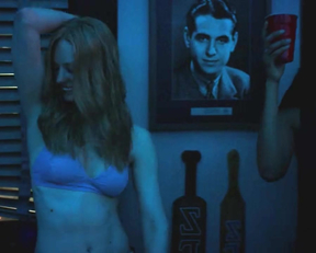 Deborah Ann Woll Erect Nipples In Daredevil - Film nackt