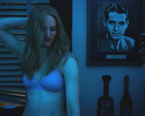 Deborah Ann Woll Erect Nipples In Daredevil - Film nackt