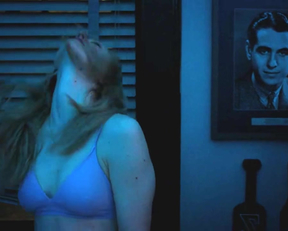 Deborah Ann Woll Erect Nipples In Daredevil - Film nackt