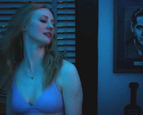 Deborah Ann Woll Erect Nipples In Daredevil - Film nackt