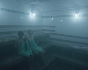 Ella Purnell - Sweetbitter 2x01 - Film nackt