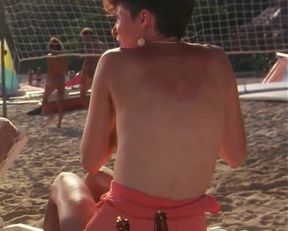 Mary Gross Sideplot - Club Paradise - 1986 - Film nackt
