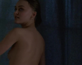 Lily-Rose Depp In A Faithful Man - Film nackt