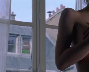 Lily-Rose Depp In A Faithful Man - Film nackt