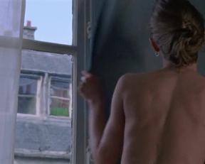 Lily-Rose Depp In A Faithful Man - Film nackt