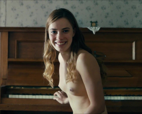 Saskia Rosendahl From Werk Ohne Autor - Film nackt