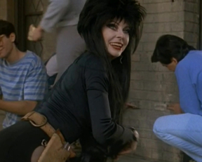 Cassandra Peterson In 'Elvira: Mistress Of The Dark' 1988 - Film nackt