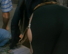 Cassandra Peterson In 'Elvira: Mistress Of The Dark' 1988 - Film nackt