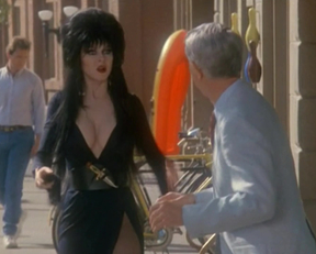 Cassandra Peterson In 'Elvira: Mistress Of The Dark' 1988 - Film nackt
