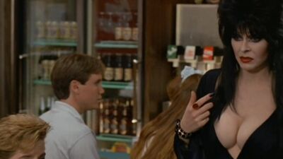 Cassandra Peterson In 'Elvira: Mistress Of The Dark' 1988 - Film nackt