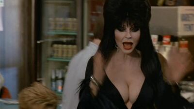 Cassandra Peterson In 'Elvira: Mistress Of The Dark' 1988 - Film nackt