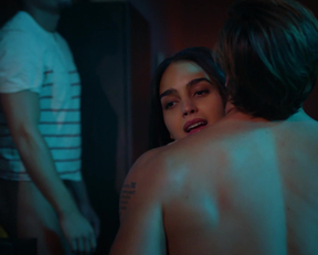 Melissa Barrera, Tru Collins, Victoria De Mare - Vida S02E01