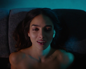 Melissa Barrera, Tru Collins, Victoria De Mare - Vida S02E01