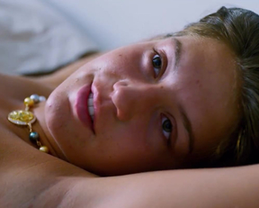 Adèle Exarchopoulos, Gemma Arterton - Orpheline