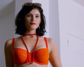 Adèle Exarchopoulos, Gemma Arterton - Orpheline