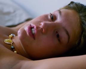 Adèle Exarchopoulos, Gemma Arterton - Orpheline