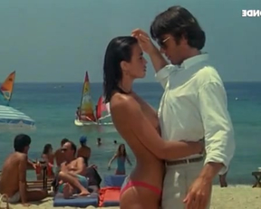 Valerie Kaprisky nude - L'année Des Méduses