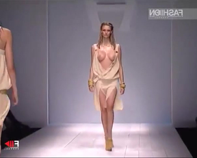 Djosefin Maurer topless catwalk