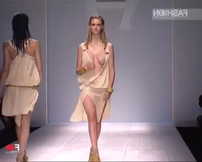 Djosefin Maurer topless catwalk