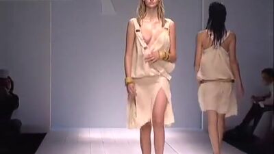 Djosefin Maurer topless catwalk