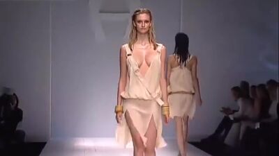 Djosefin Maurer topless catwalk