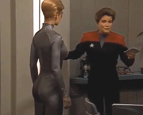 Jeri Ryan sexy - Star Trek Voyager