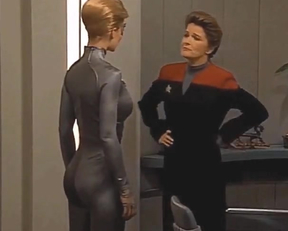 Jeri Ryan sexy - Star Trek Voyager