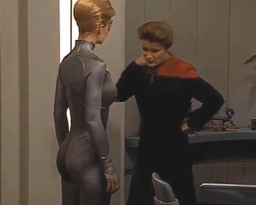 Jeri Ryan sexy - Star Trek Voyager