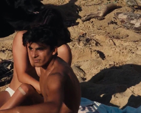 Noée Abita - Ava - Film nackt