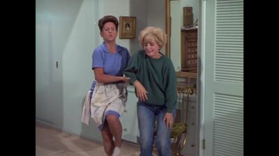 Florence Henderson's Ass In Jeans - The Brady Bunch - Film nackt